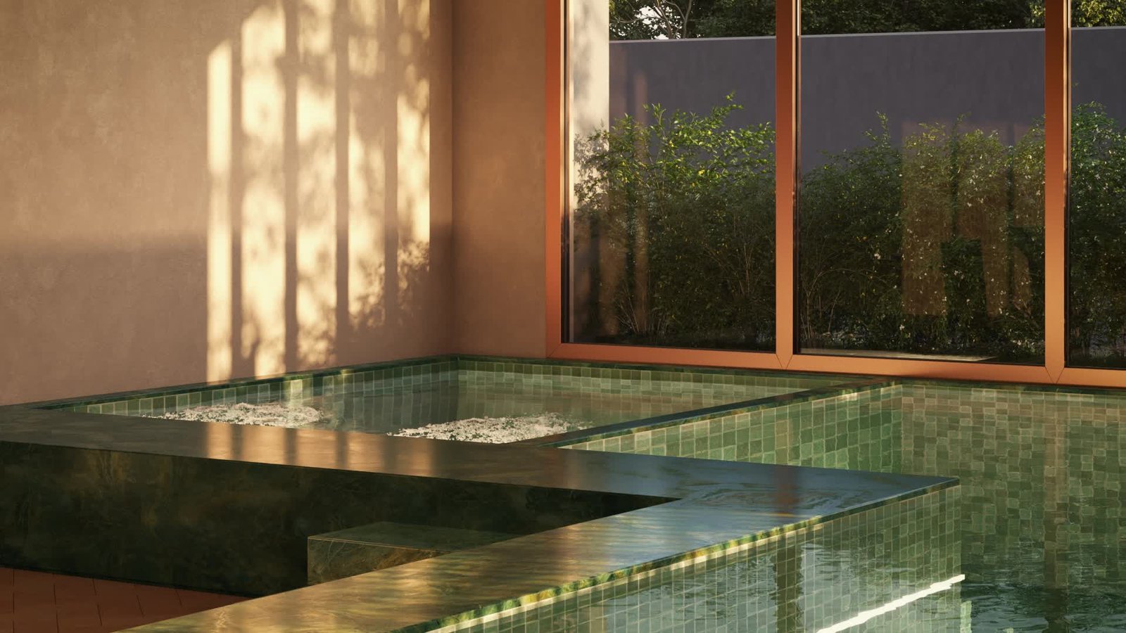 Piscina interna iluminada pela luz do entardecer